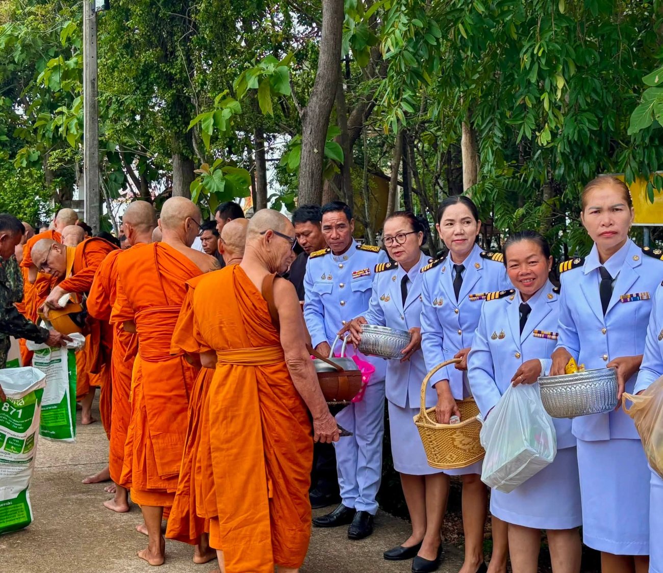 วันที่ 30 กรกฎาคม  2569 เวลา 07.30 น. นายวีระเดช โพธิ์ศรีราช นายกองค์การบริหารส่วนตำบลโนนสะอาด พร้อมด้วยคณะผู้บริหาร ประธานสภา ปลัดอบต.โนนสะอาด ร่วมพิธีบำเพ็ญกุศล ในวาระครบ 50วัน (ปัญญตสมวาร) แด่สมเด็จพระเจ้าลูกเธอเจ้าฟ้าพัชรกิติยาภา นเรนทิราเทพยวดี กรมหลวงราชสาริณีสิริพัชร มหาวัชรราชธิดา โดยมี นายยุทธนา คงสมมาตร นายอำเภอห้วยเม็ก เป็นประธานในพิธี